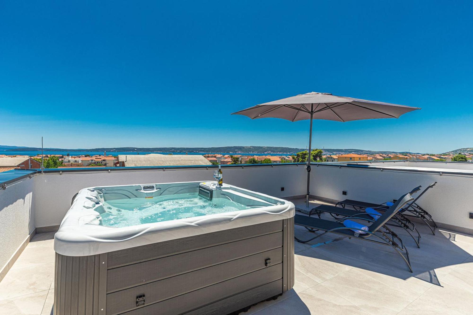 Rooftop New Castel 2023 Каштела Экстерьер фото